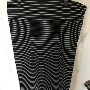 Lularoe Cassie black and white stripe